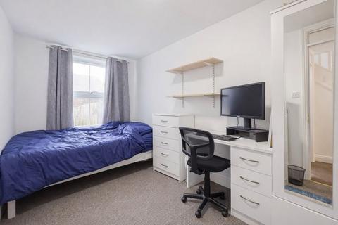 5 bedroom end of terrace house to rent, Kirbys Lane, Canterbury CT2