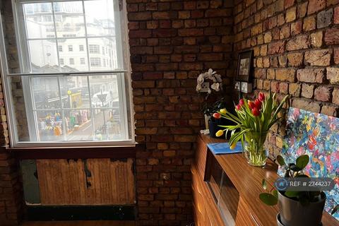 2 bedroom flat to rent, Arcadia Court, London, E1