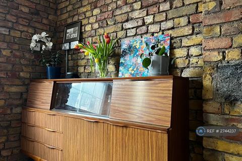 2 bedroom flat to rent, Arcadia Court, London, E1