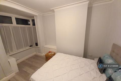 2 bedroom terraced house to rent, Gordon Street, Stoke-On-Trent, ST6