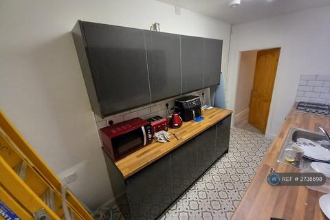 2 bedroom terraced house to rent, Gordon Street, Stoke-On-Trent, ST6