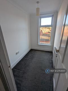 3 bedroom terraced house to rent, Ainsworth Road, Radcliffe, Manchester, M26