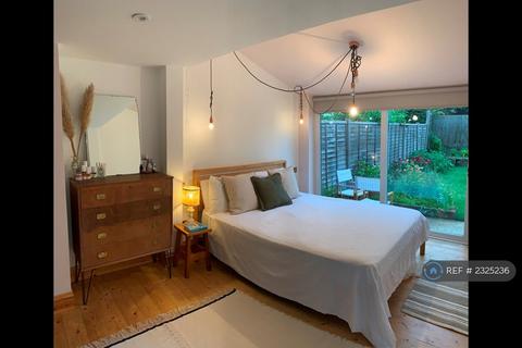 undefined, Brooke Road, London, E5