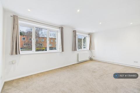 3 bedroom maisonette to rent, Main Parade Flats, Chorleywood, Rickmansworth, WD3