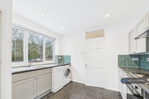 3 bedroom maisonette to rent, Main Parade Flats, Chorleywood, Rickmansworth, WD3