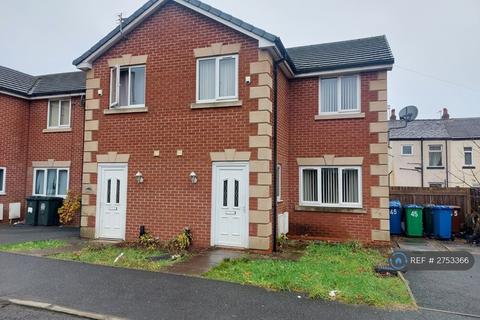 3 bedroom end of terrace house to rent, Wild Street, Heywood, OL10