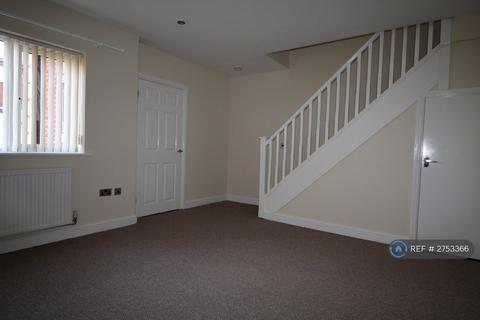 3 bedroom end of terrace house to rent, Wild Street, Heywood, OL10