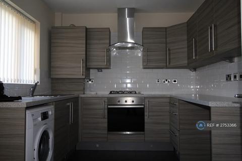 3 bedroom end of terrace house to rent, Wild Street, Heywood, OL10