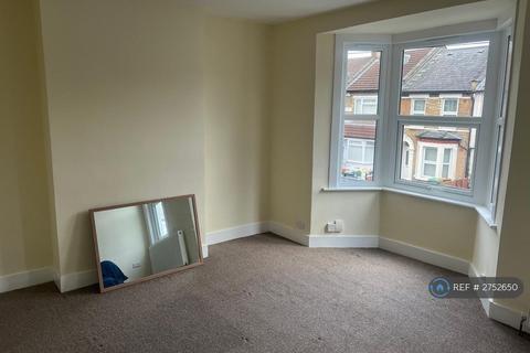 4 bedroom terraced house to rent, Richford Road, Stratford, E15