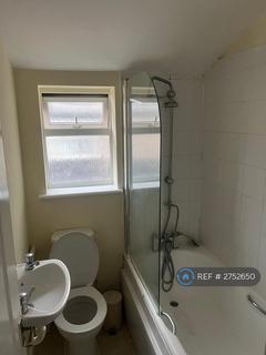 4 bedroom terraced house to rent, Richford Road, Stratford, E15