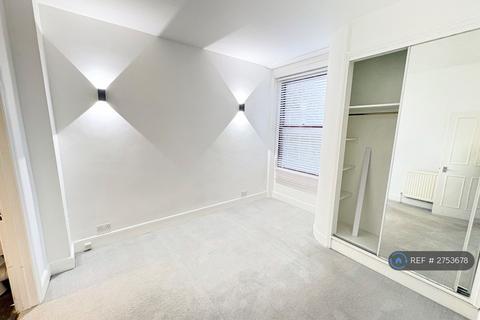 undefined, St Margarets Road, Twickenham, TW1