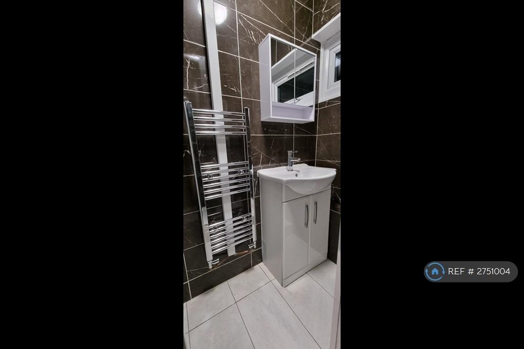 Modern, Well-Equipped Shower Room