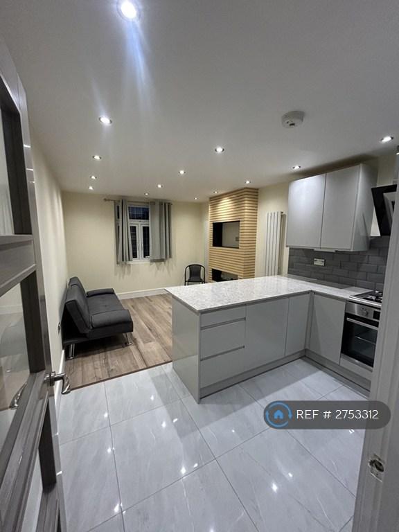 Living Room/Kitchen
