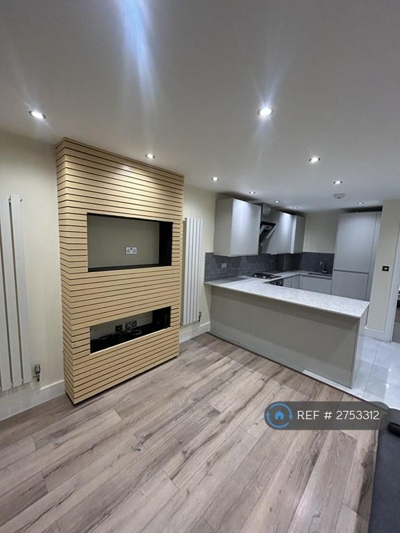 Living Room/Kitchen
