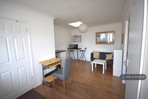 1 bedroom in a house share to rent, Burgess Road, Southampton, SO16