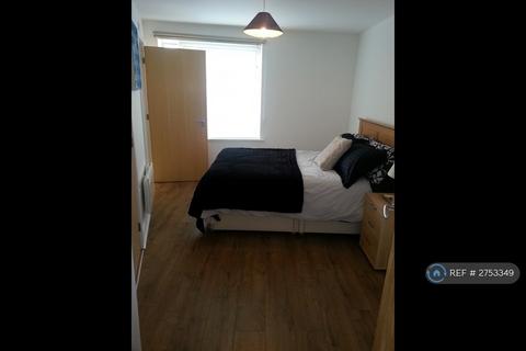 2 bedroom flat to rent, Chertsey Road, Woking, GU21