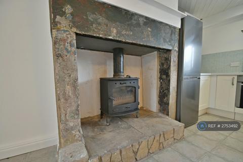 2 bedroom terraced house to rent, Egypt Road, Bradford, BD13
