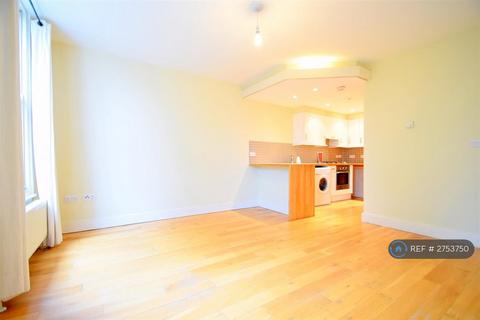 3 bedroom flat to rent, Evering Road, London, E5