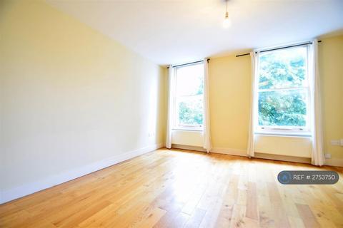 3 bedroom flat to rent, Evering Road, London, E5