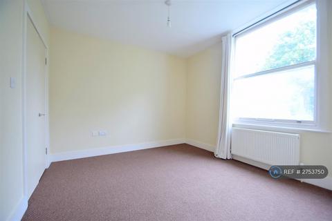 3 bedroom flat to rent, Evering Road, London, E5