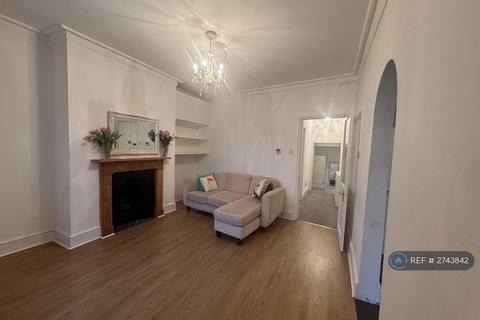 2 bedroom flat to rent, Hampton Road, Hampton Hill, Hampton, TW12