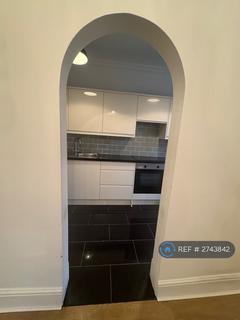 2 bedroom flat to rent, Hampton Road, Hampton Hill, Hampton, TW12