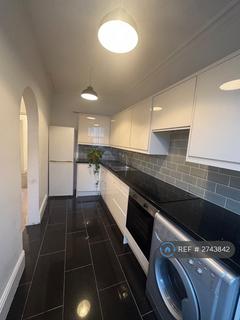2 bedroom flat to rent, Hampton Road, Hampton Hill, Hampton, TW12