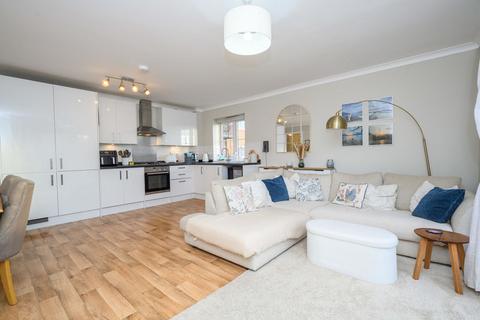 2 bedroom apartment for sale, Alderson Grove, Hersham, Walton-On-Thames