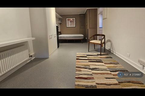 Studio to rent, Goodyer House, London, SW1V