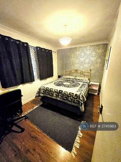1 bedroom in a house share to rent, Great Grove, Bushey, WD23
