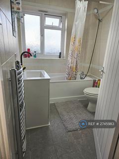 1 bedroom in a house share to rent, Great Grove, Bushey, WD23