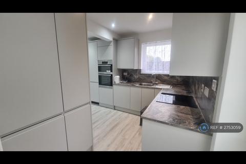 3 bedroom semi-detached house to rent, St. Andrews Road, Didcot, OX11