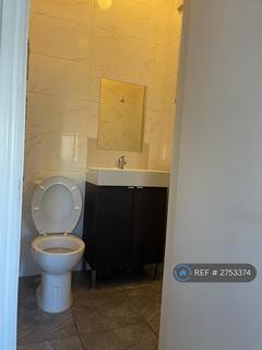 Studio to rent, Denmark Hill, London, SE5