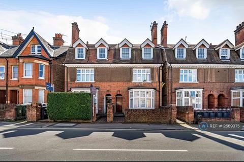 Studio to rent, York Road, Guildford, GU1