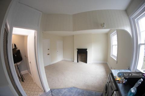 Studio to rent, York Road, Guildford, GU1