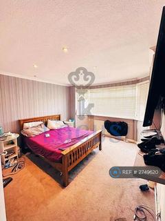 2 bedroom flat to rent, Kinross Avenue, Worcester Park, KT4