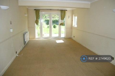 2 bedroom flat to rent, Kinross Avenue, Worcester Park, KT4