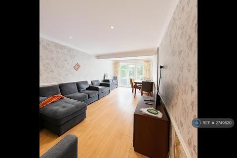 2 bedroom flat to rent, Kinross Avenue, Worcester Park, KT4