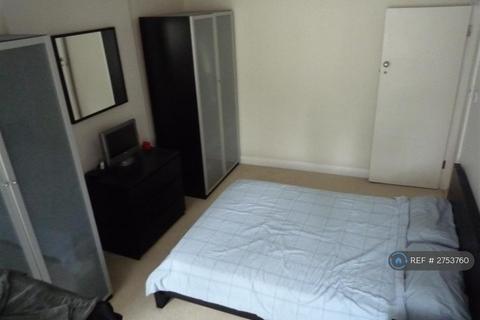 2 bedroom flat to rent, Rutland Court, London, SE5