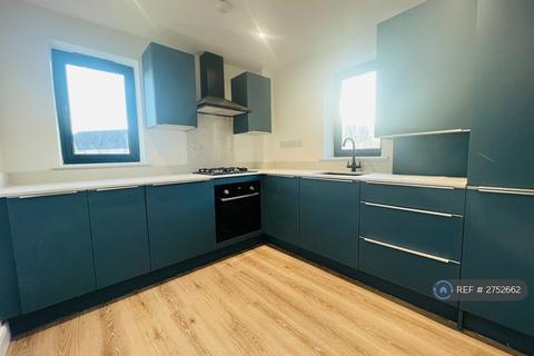 3 bedroom semi-detached house to rent, Kinder Close, Thornton, Bradford, BD13
