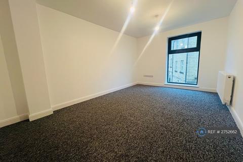 3 bedroom semi-detached house to rent, Kinder Close, Thornton, Bradford, BD13