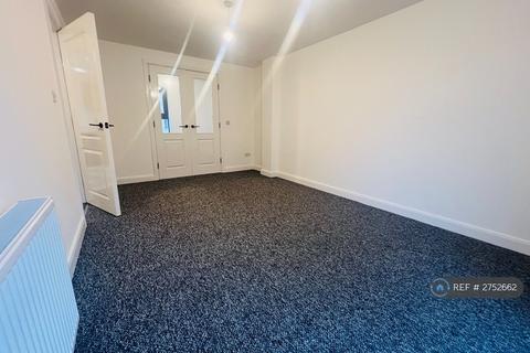 3 bedroom semi-detached house to rent, Kinder Close, Thornton, Bradford, BD13