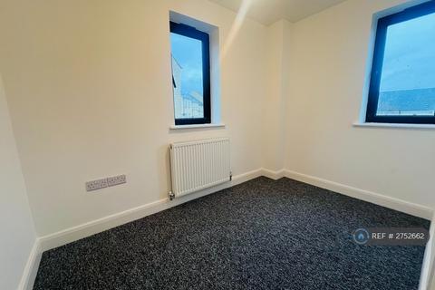 3 bedroom semi-detached house to rent, Kinder Close, Thornton, Bradford, BD13