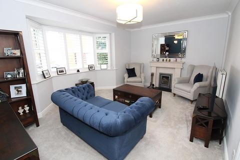 3 bedroom detached house for sale, Quebec Close, Smallfield