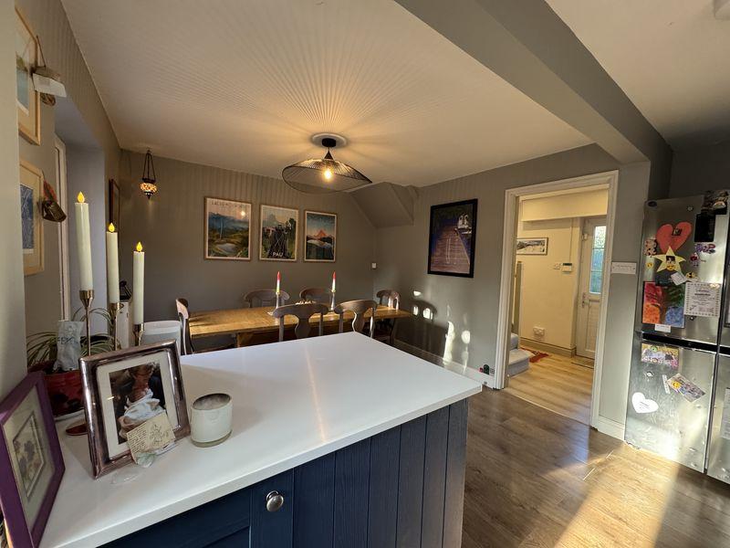 Kitchen to hallway