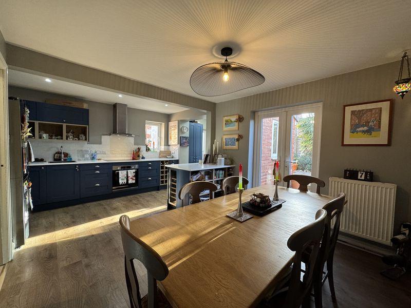Diner/Kitchen