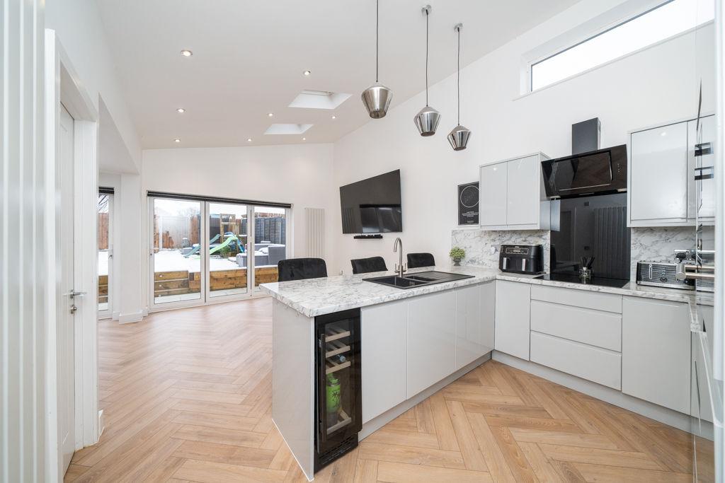Dining/kitchen/sitting room