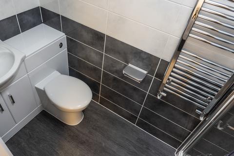 Studio to rent, 84-86 Derrys Villas, Flat 9