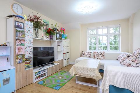 2 bedroom apartment to rent, Brighton Road, Addlestone KT15