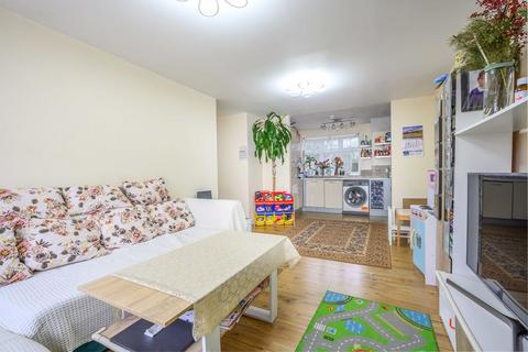 2 bedroom apartment for sale, Brighton Road, Addlestone KT15